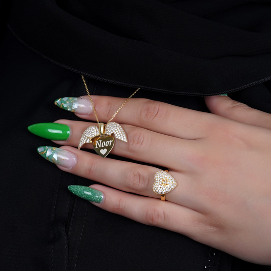 قلادة القلب الذهبي مع الإسم